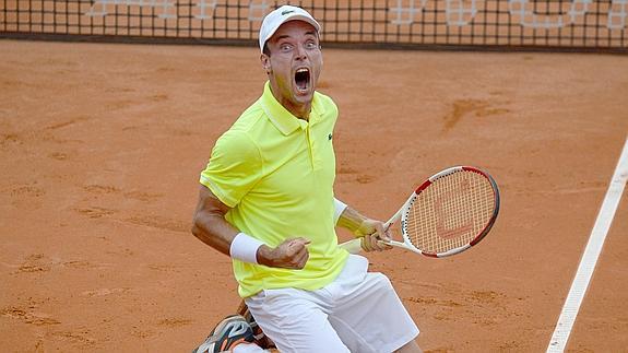 Roberto Bautista celebra su título en Stuttgart. 