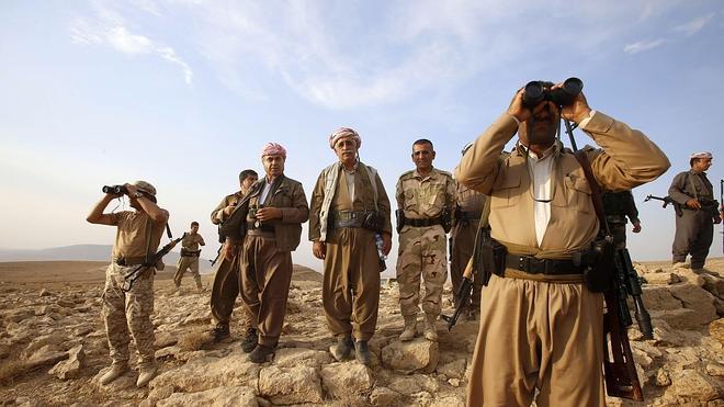 Soldados kurdos vigilan los alrededores de Erbil
