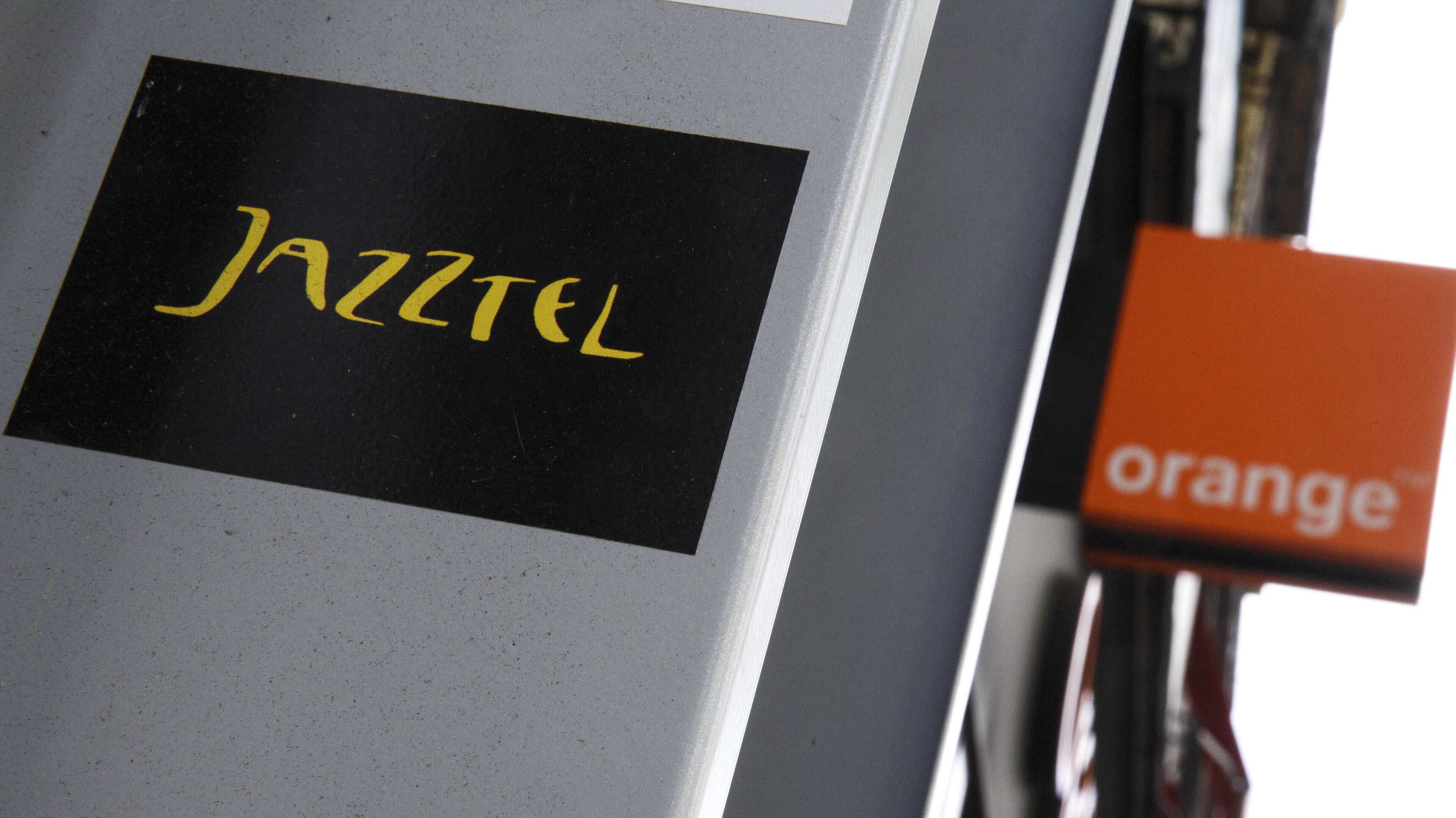 Logotipos de Jazztel y Orange. 