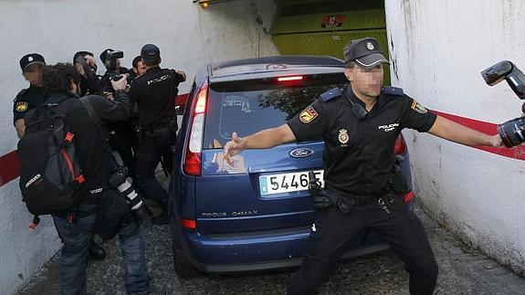 El vehículo policial, a su llegada