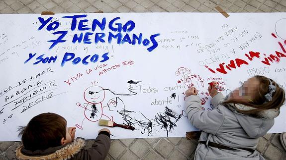 Un cartel contra el aborto en Pamplona.