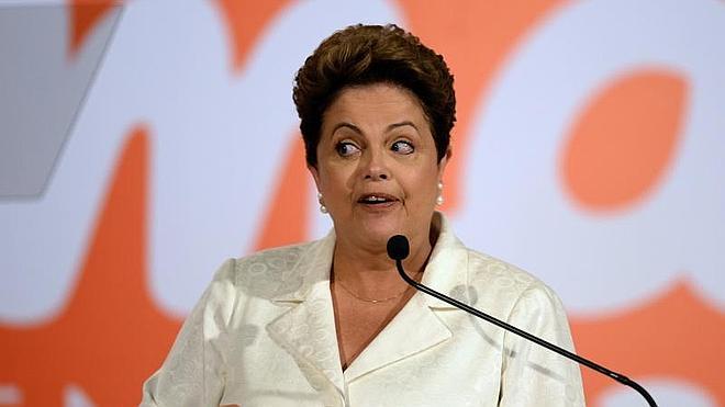 Rousseff habla ante sus seguidores