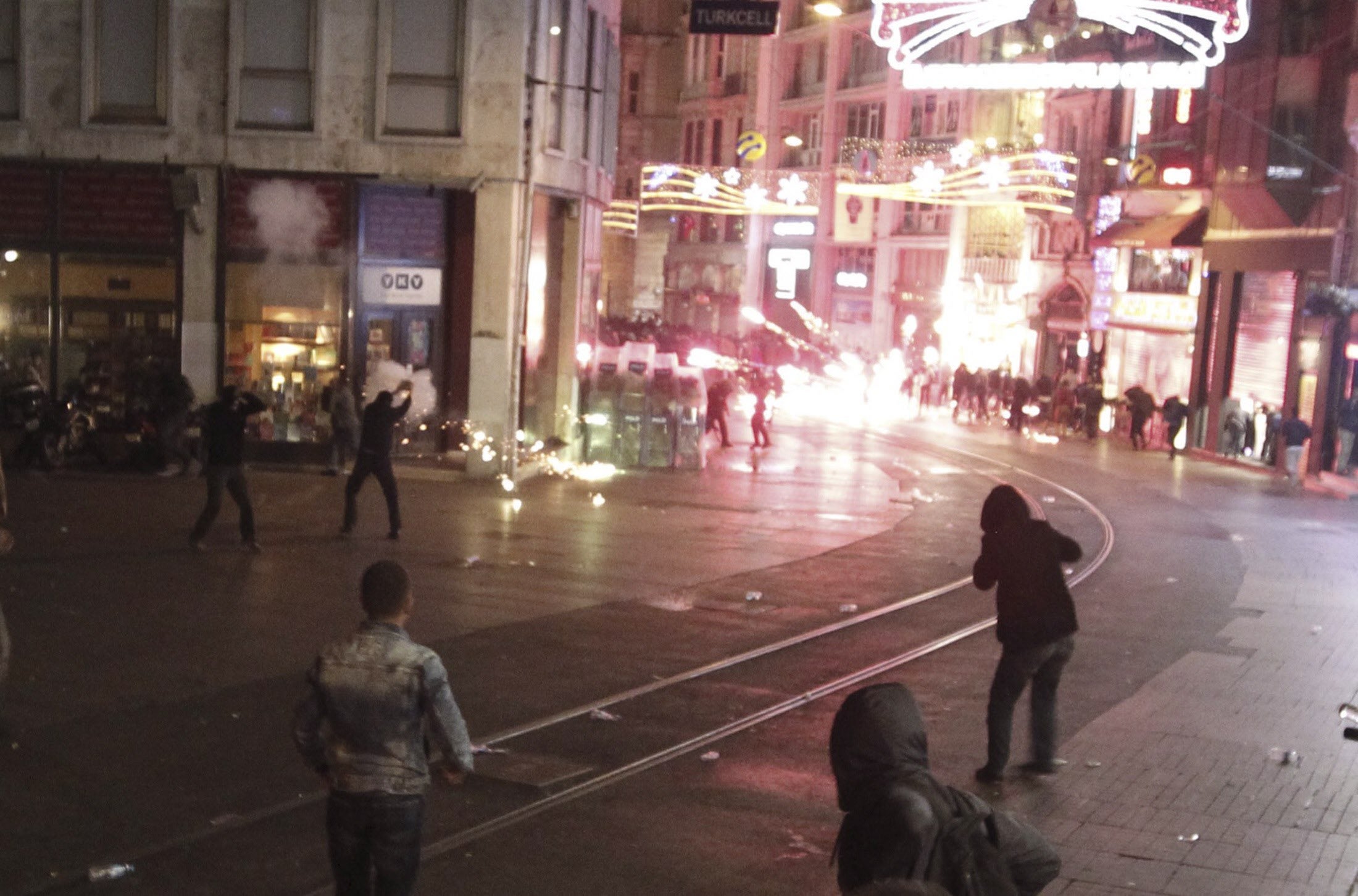 Enfrentamientos entre Policía y prokurdos. 