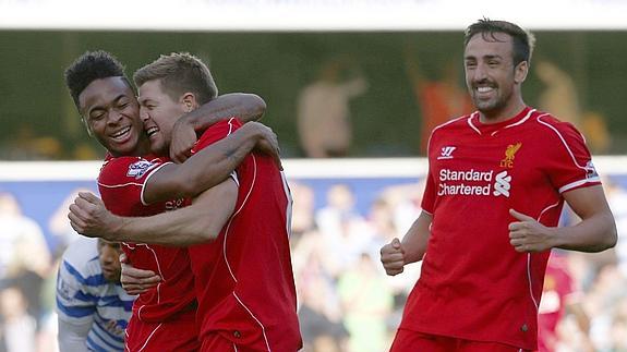 Los jugadores del Liverpool celebran un gol. 