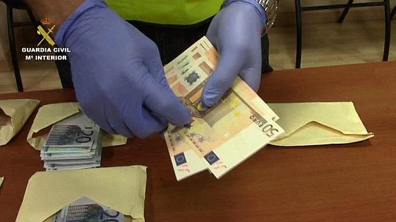 Billetes de euro falsos. 
