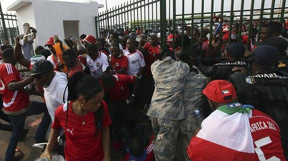 El estadio de Bata, antes del partido inaugural del torneo de 2012. Reuters