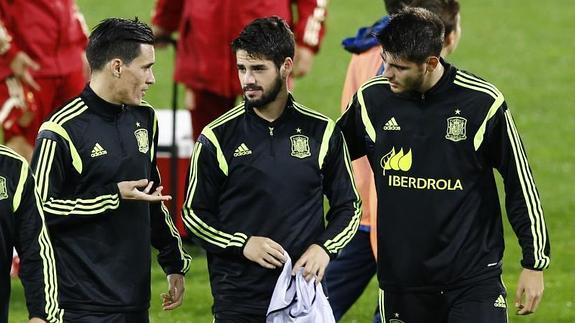 Callejón (i), Isco (c) y Morata, en un entrenamiento. 