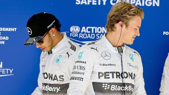 Hamilton (i) y Rosberg. 