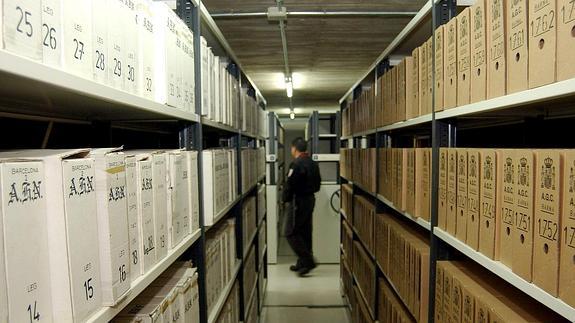 Legajos almacenados en el Archivo de Salamanca.