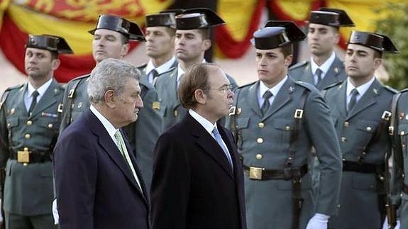 Solemne izado de la bandera nacional en Colón. 