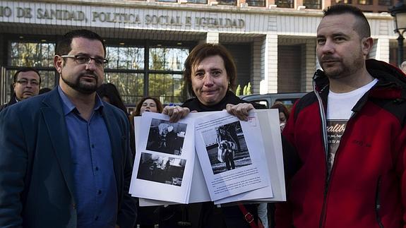 Teresa Romero y Javier Limón (dcha.).