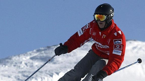 Michael Schumacher, esquiando con el equiipo Ferrari. 