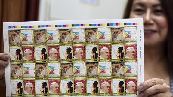 Sellos conmemorativos por la próxima visita del papa Francisco a Filipinas.