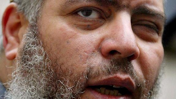 El imán radical Abu Hamza. 