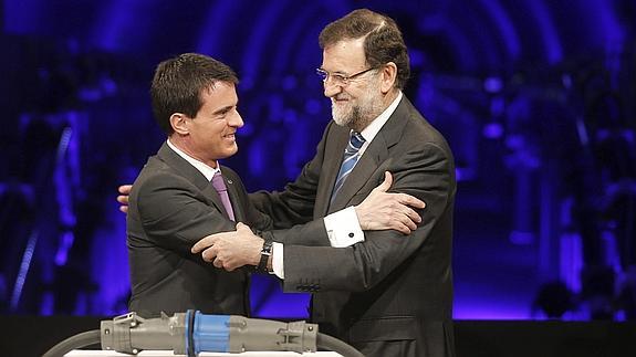 Rajoy, junto al primer ministro francés, Manuel Valls. 