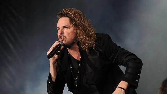 El cantante de Maná. 