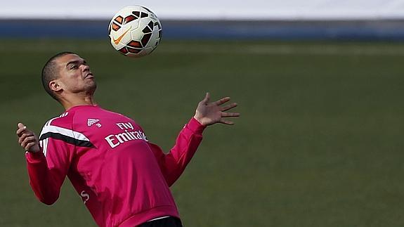 Pepe, durante un entrenamiento con el Real Madrid.