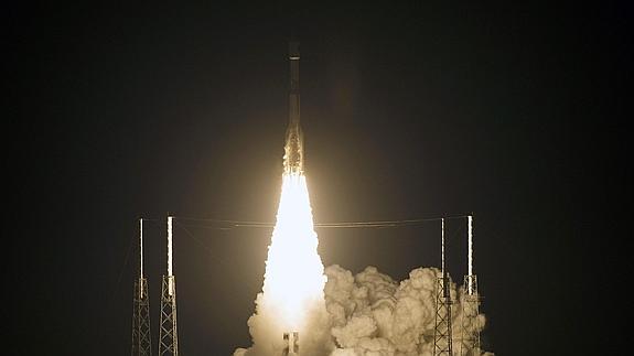 Lanzamiento del cohete United Launch Alliance Atlas V. 