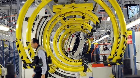Los empresarios pagan a cada trabajador 21 euros menos que en 2011, según UGT