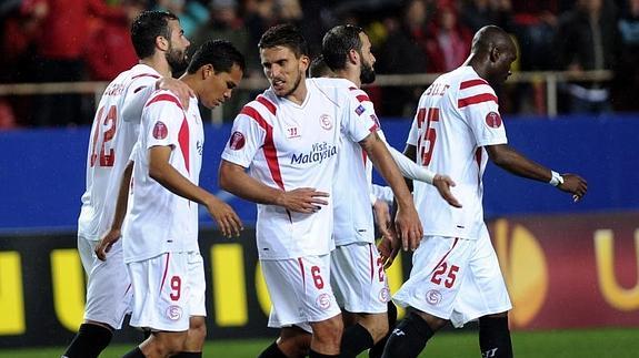 Los jugadores del Sevilla celebran un gol ante el Villarreal. 