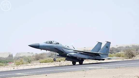 Avión saudí que participa en los bombardeos sobre Yemen. 