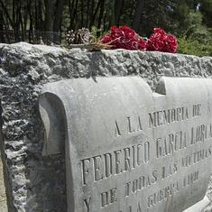 Monolito en memoria a Federico Garcia Lorca, en el paraje de Fuente Grande de Alfacar (Granada).