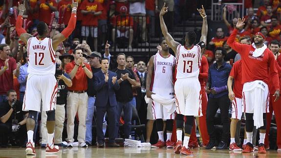 Houston avanza a la final del Oeste. 