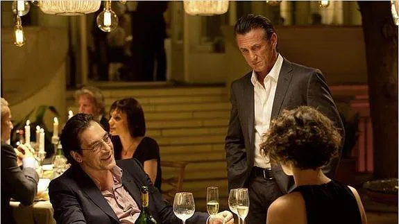 Javier Bardem y Sean Penn, en 'Caza al asesino'.