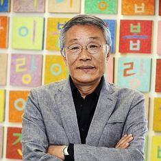 El escritor coreano Hwang Sok-yong.