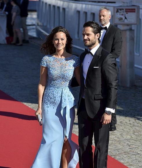 Carlos Felipe y Sofia Hellqvist, antes de la cena de este viernes.