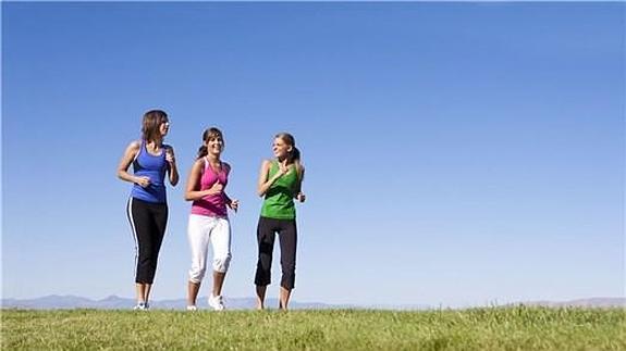 Mujeres haciendo deporte.