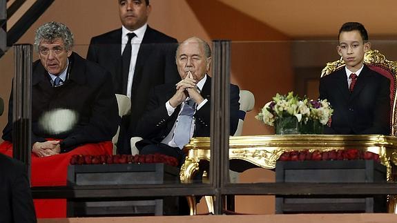 Villar (i), junto a Blatter. 