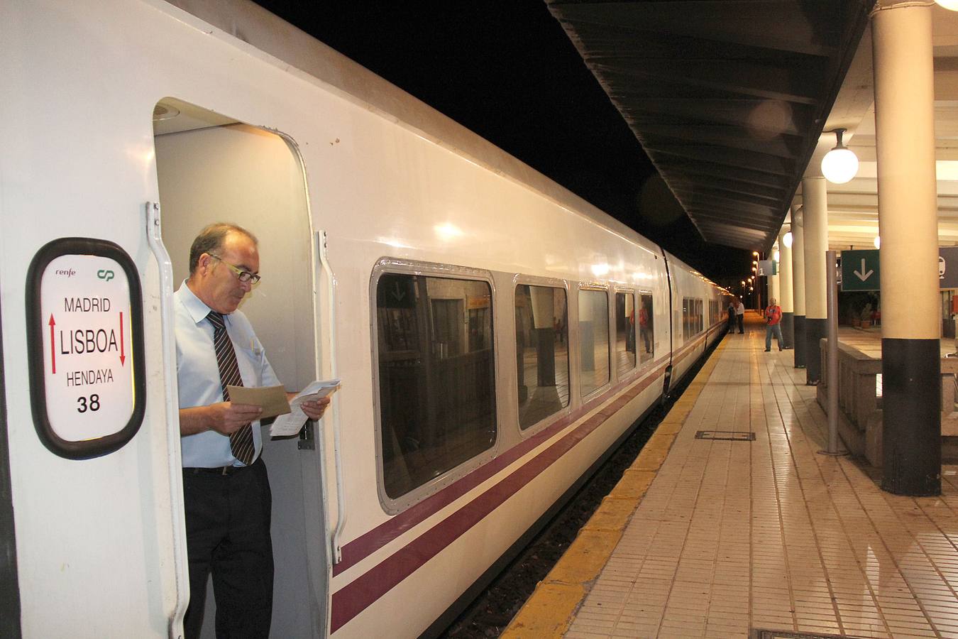 Renfe prepara con Trenes de Portugal reducir a cinco horas la conexión entre Madrid y Lisboa
