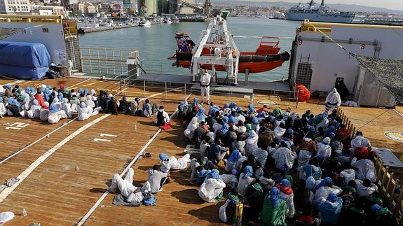 Inmigrantes desembarcados en Catania.