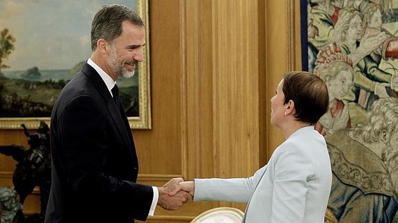 El Rey Felipe VI recibe en el Palacio de la Zarzuela a Uxue Barkos.