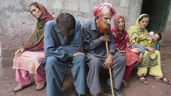 La familia del joven ejecutado en Pakistán.
