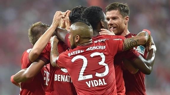 Los jugadores del Bayern celebran uno de los goles. 