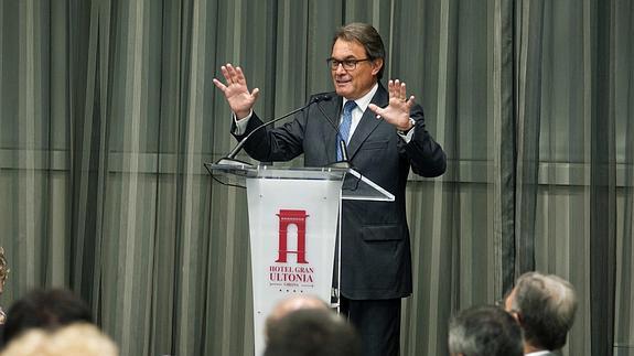 Artur Mas pronuncia una conferencia en el marco del ciclo de cenas coloquio que organiza la Cámara de Comercio de Gerona.