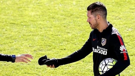 Cholo Simeone, en el último entrenamiento del Atlético previo al choque ante el Getafe. 