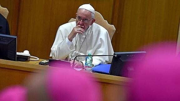El Papa preside la 16ª reunión ordinaria del Sínodo de Obispos en el Vaticano. 