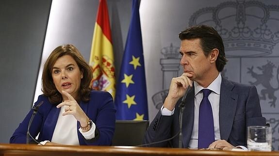 Sáenz de Santamaría junto al ministro Soria.