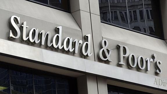 Logotipo de Standard & Poor's en su sede de Nueva York.