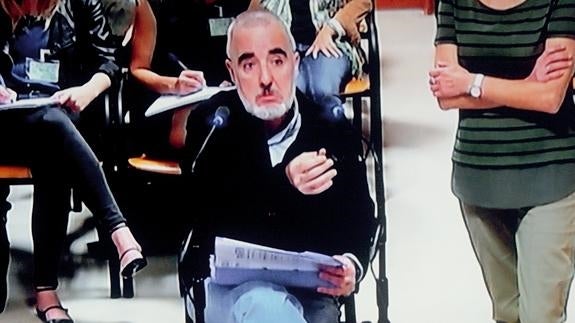 Alfonso Basterra en una imagen del juicio en Santiago de Compostela.