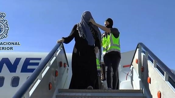 Traslado de la yihadista detenida.