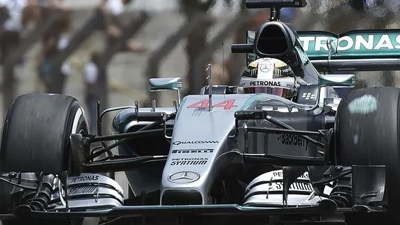 Lewis Hamilton, durante los entrenamientos del GP de Brasil. 