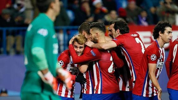 Los jugadores del Atlético celebran uno de los goles ante el Galatasaray. 