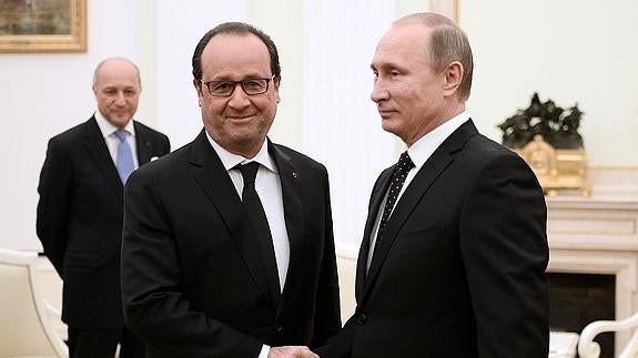 Hollande y Putin, este jueves en Moscú.