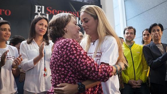 Tintori, junto con Mitzi Capriles. 