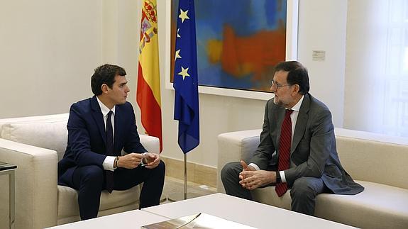 Rajoy y el presidente de Ciudadanos, Albert Rivera. 
