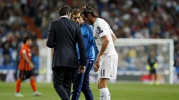 Bale se duele en el partido de Champions ante el Shakhtar. 